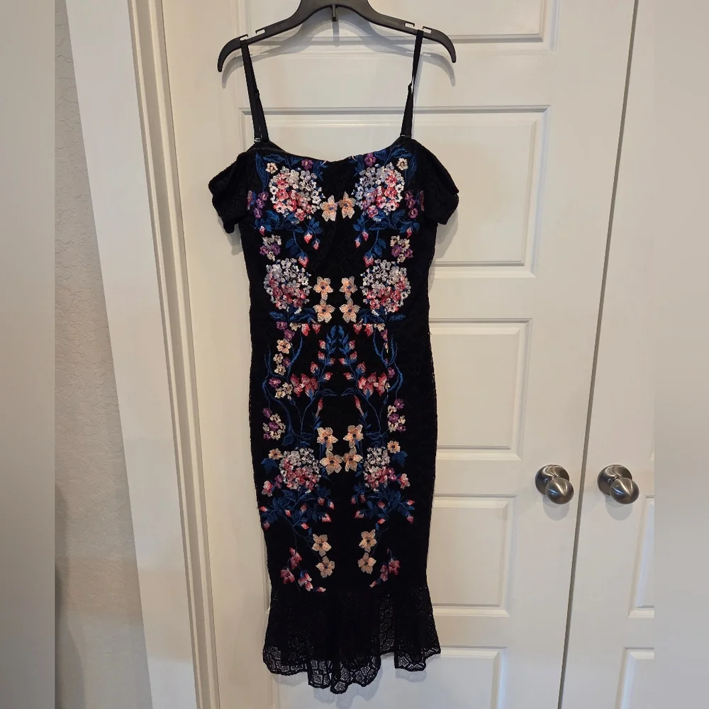GUESS WOMEN'S EMBROIDERED PEPLUM FLORAL DRESS SIZE 8 - Picture 4 of 10